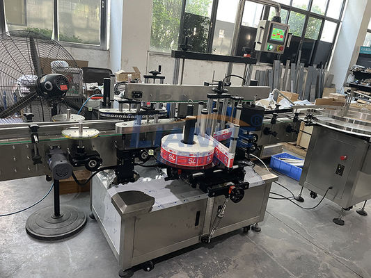 Macchina di rifornimento liquida della lozione viscosa automatica di 4 ugelli per lo sciampo detergente del sapone