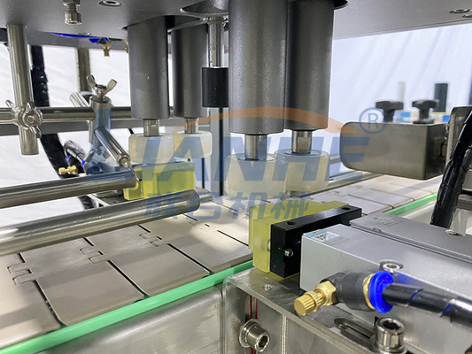 linea d'etichettatura di coperchiamento di riempimento di rifornimento della bottiglia 250ml del pistone automatico liquido della macchina